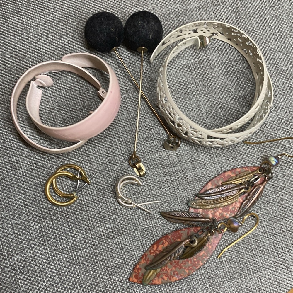 Assorted Earrings Lot - Picture 2 of 3